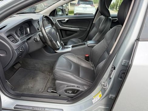 Used 2018 Volvo V60 T5 Dynamic FWD image 17