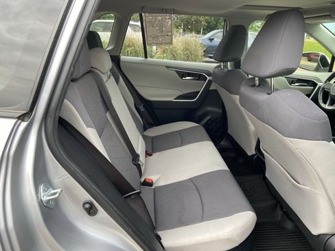 Used 2020 Toyota RAV4 XLE w/ Convenience Package AWD/4WD image 11