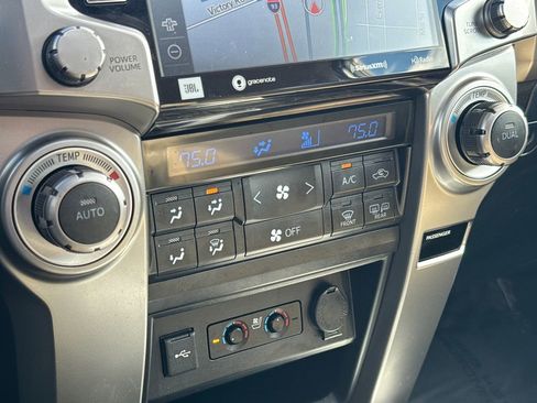 Used 2020 Toyota 4Runner Limited AWD/4WD image 27