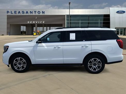 Used 2025 Ford Expedition Active AWD/4WD image 2