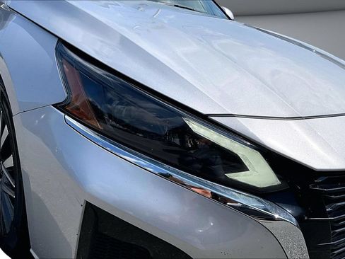 Used 2023 Nissan Altima 2.5 SV FWD image 32