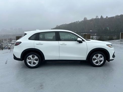 Certified 2023 Honda HR-V LX image 3