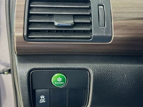 Used 2017 Honda Accord EX-L image 11