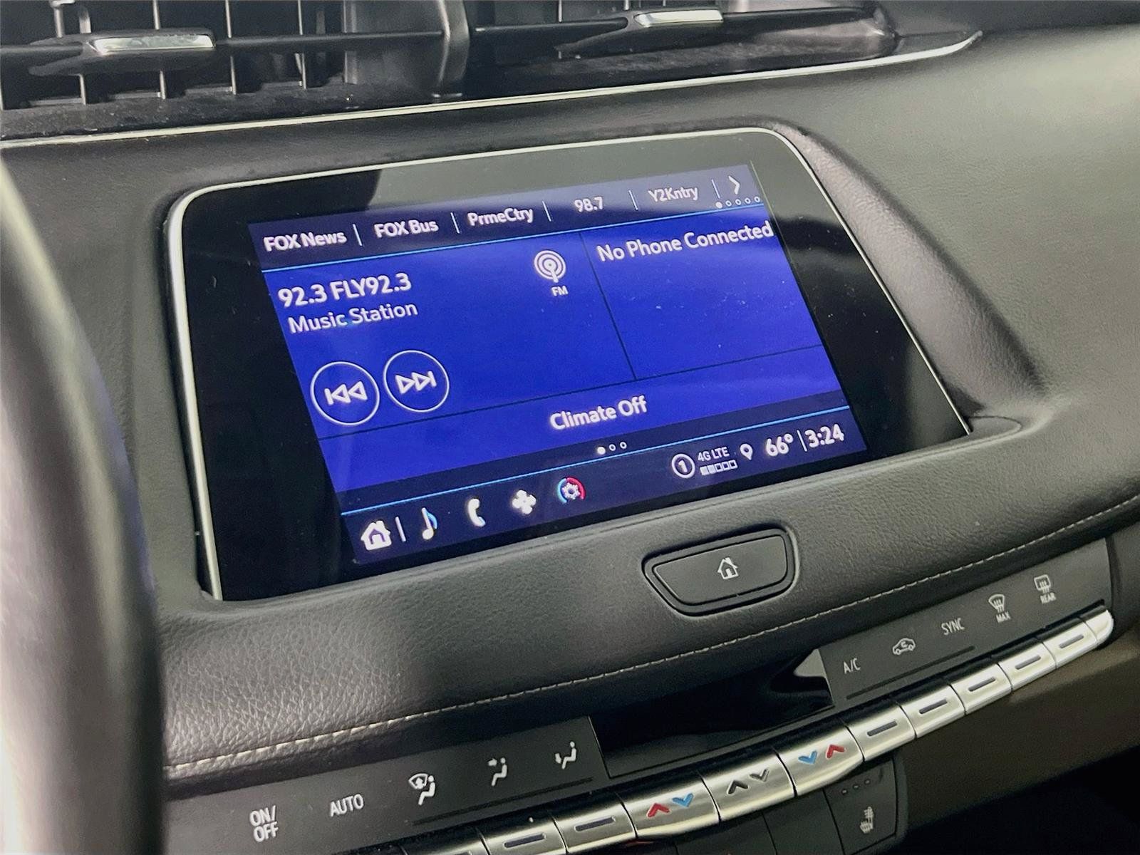 Used 2023 Cadillac XT4 Luxury w/ Cold Weather Package AWD/4WD image 14