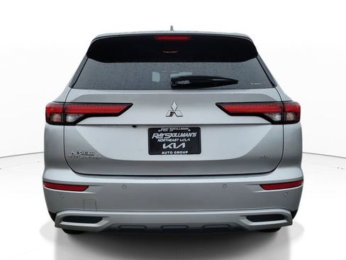 Used 2024 Mitsubishi Outlander SE image 5