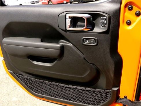 New 2025 Jeep Gladiator Willys image 17