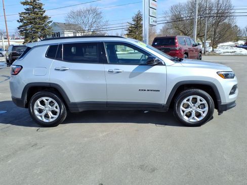 Used 2024 Jeep Compass Latitude AWD/4WD image 4
