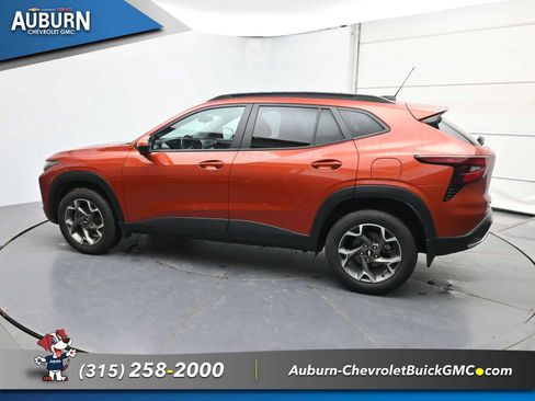 Used 2024 Chevrolet Trax LT w/ Driver Confidence Package FWD image 17