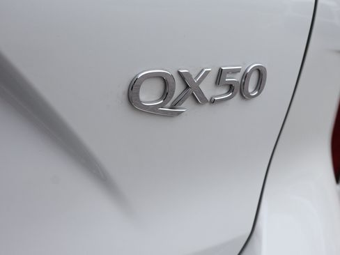 Certified 2023 INFINITI QX50 Luxe FWD image 9