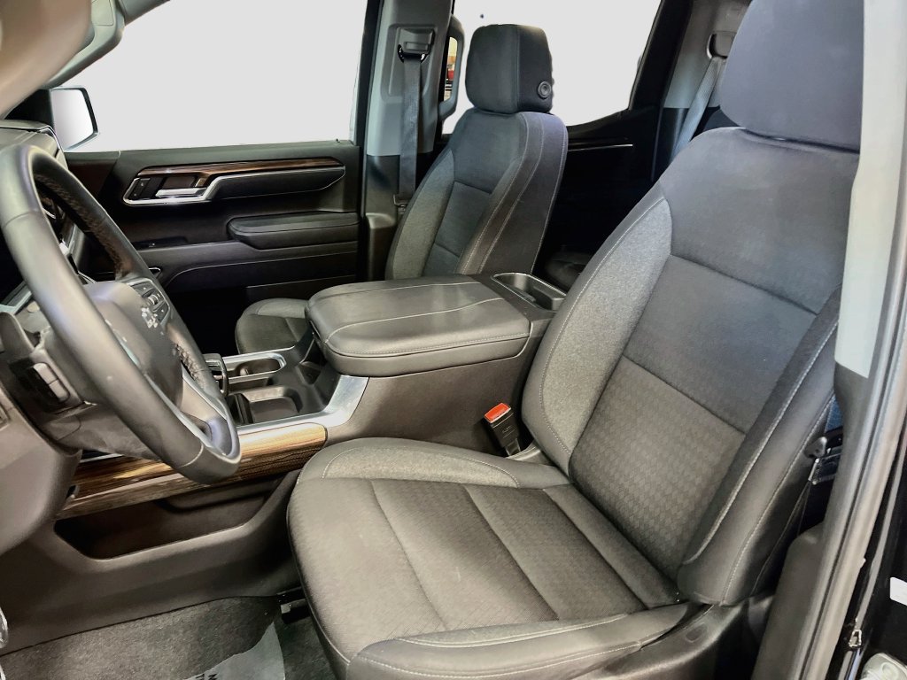 Used 2025 Chevrolet Silverado 1500 LT Trail Boss w/ Convenience Package II AWD/4WD image 22
