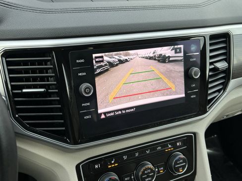 Used 2018 Volkswagen Atlas SEL image 17