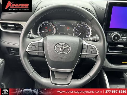 Used 2023 Toyota Highlander XLE AWD/4WD image 19