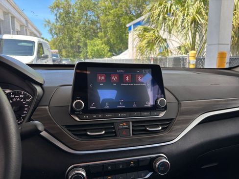 Used 2025 Nissan Altima 2.5 SV image 20