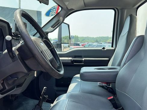 Used 2017 Ford F650 2WD Regular Cab Super Duty image 9
