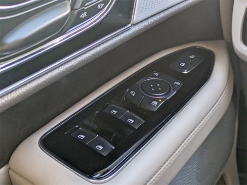 Certified 2024 Lincoln Navigator L Reserve image 27