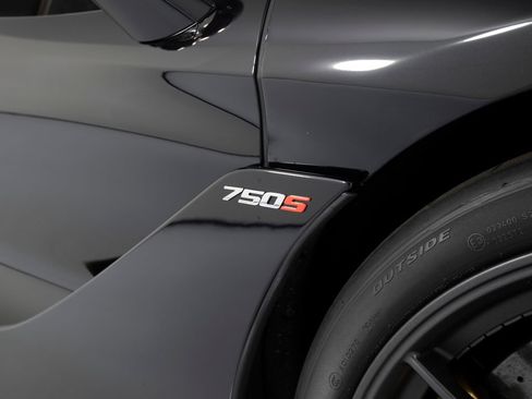 Used 2024 McLaren 750S Spider RWD image 41