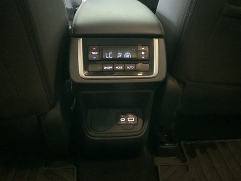Used 2023 Subaru Ascent Premium AWD/4WD image 34