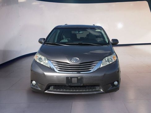 Used 2017 Toyota Sienna XLE Premium FWD image 8