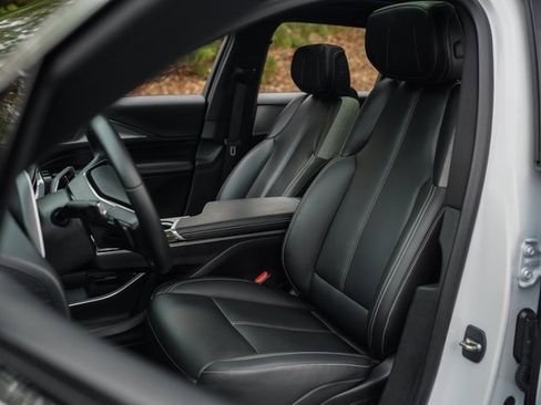 Used 2024 Cadillac Lyriq Tech image 22