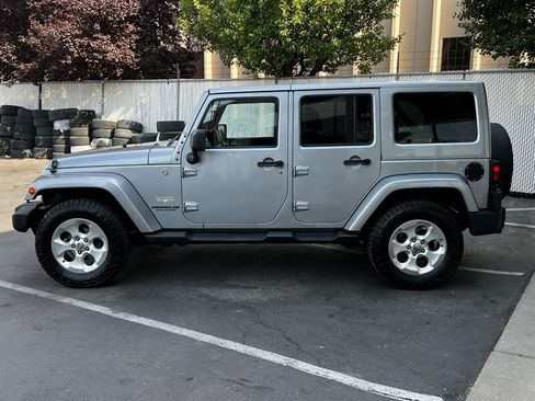 Used 2015 Jeep Wrangler Unlimited Sahara w/ Dual Top Group AWD/4WD image 4
