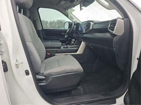 Used 2022 Toyota Tundra SR5 w/ SR5 Convenience Package image 5