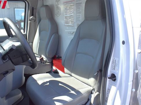 Used 2022 Ford E-350 and Econoline 350 Super Duty image 11