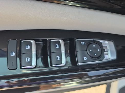 Used 2023 Kia Carnival EX FWD image 20