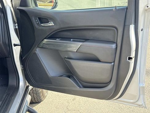 Used 2016 GMC Canyon SLE w/ All Terrain Package image 10