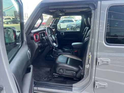 Used 2023 Jeep Gladiator Rubicon w/ Cold Weather Group AWD/4WD image 13