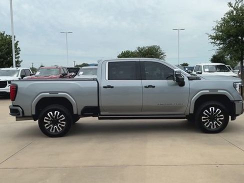 Used 2025 GMC Sierra 2500 Denali Ultimate AWD/4WD image 9