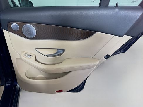 Used 2019 Mercedes-Benz GLC 350e 4MATIC image 28