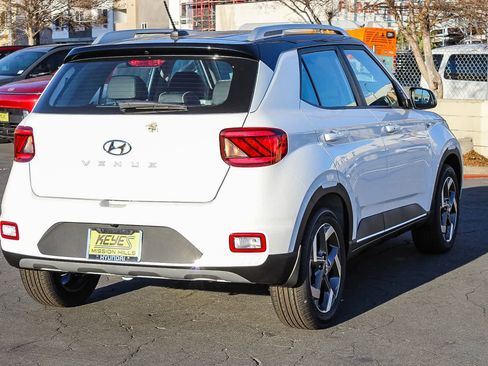 New 2025 Hyundai Venue Limited image 4