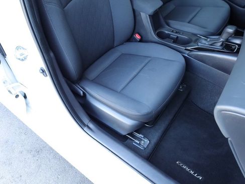 Used 2024 Toyota Corolla LE w/ LE Convenience Package FWD image 24
