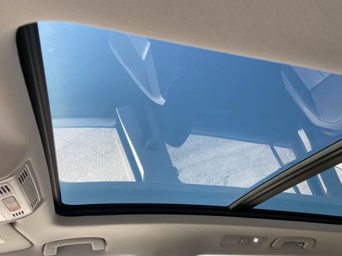 Used 2023 Volkswagen Tiguan SE image 23