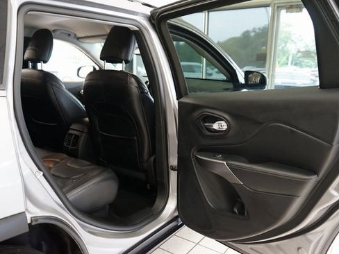 Used 2019 Jeep Cherokee Limited image 46