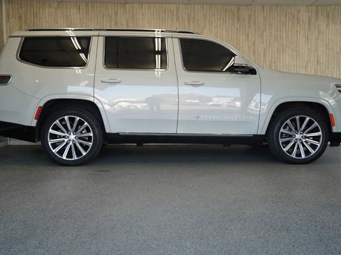 Used 2022 Jeep Grand Wagoneer Series II w/ Premium Group II AWD/4WD image 6