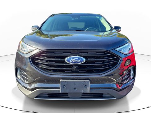 Used 2019 Ford Edge Titanium w/ Equipment Group 301A AWD/4WD image 2