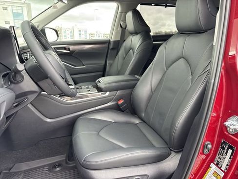 Used 2026 Toyota Highlander Limited image 11