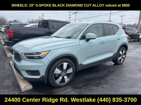 Used 2019 Volvo XC40 T5 Momentum image 3