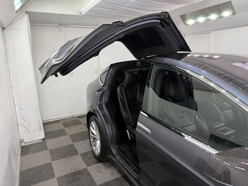 Used 2017 Tesla Model X 75D AWD/4WD image 25