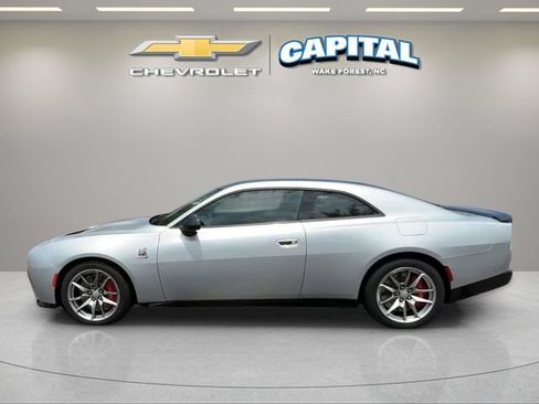 Used 2025 Dodge Charger Daytona Scat Pack w/ Track Pack AWD/4WD image 2