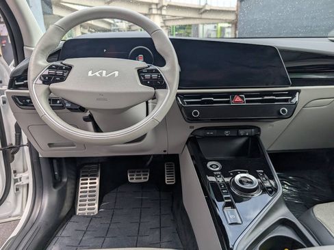 Used 2023 Kia Niro Wave w/ Wave Preserve Package FWD image 11