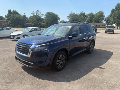 Used 2025 Nissan Pathfinder SV AWD/4WD image 2