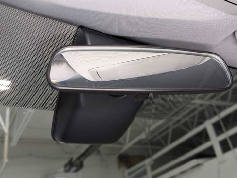 Used 2018 Toyota Highlander LE image 32