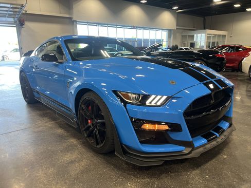 Used 2022 Ford Mustang Shelby GT500 w/ Handling Package RWD image 3