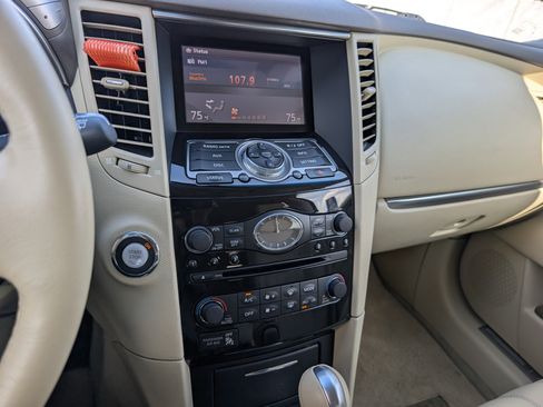 Used 2017 INFINITI QX70 AWD image 17