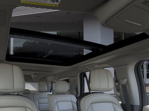 New 2026 Lincoln Navigator L Reserve AWD/4WD image 21