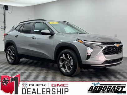 Used 2025 Chevrolet Trax LT w/ Driver Confidence Package