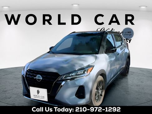 Used 2024 Nissan Kicks SR w/ SR Premium Package FWD image 3