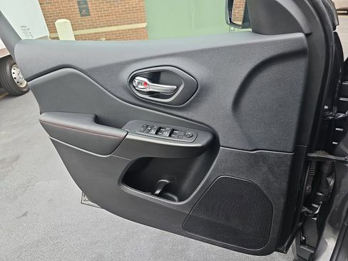 Certified 2022 Jeep Cherokee Trailhawk w/ Sound & Nav Group AWD/4WD image 26